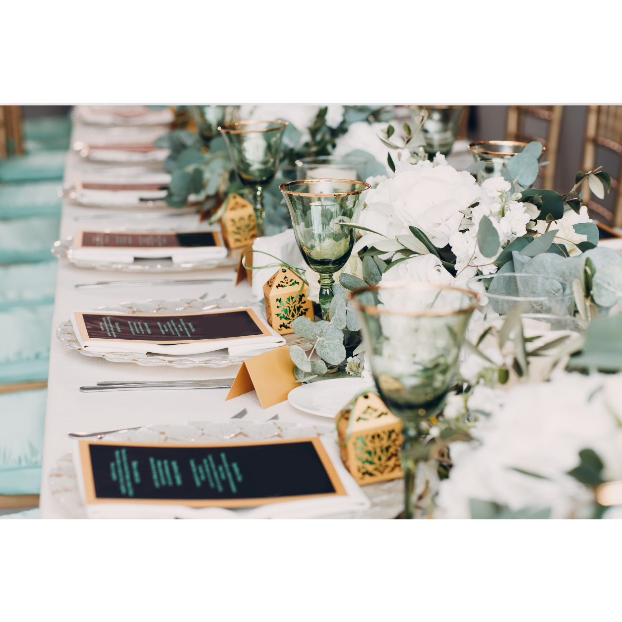 Wedding reception table setting